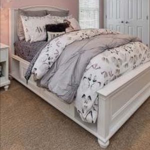 PBteen girl’s bedding